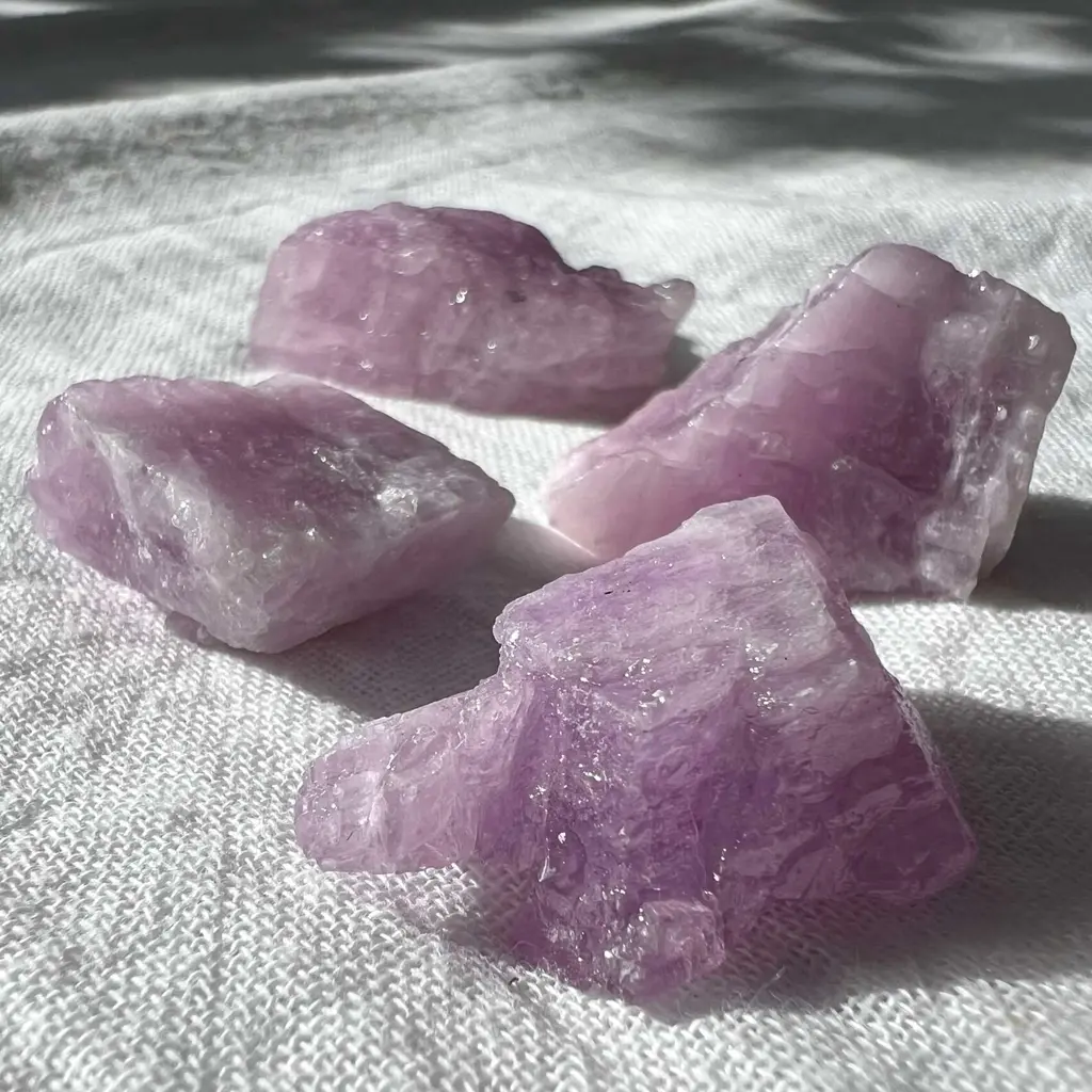 Kunzite crystals and clusters